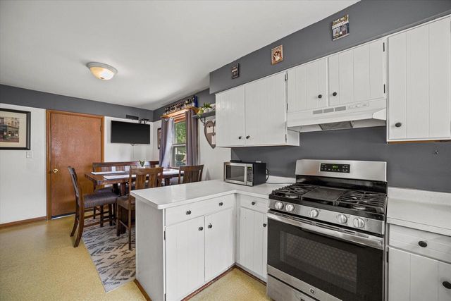 2181 S 88th STREET, West Allis, WI 53227