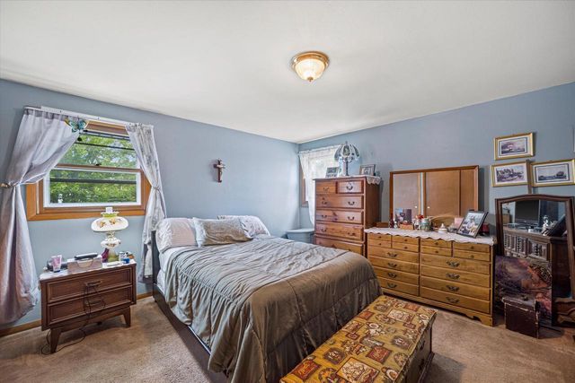 2181 S 88th STREET, West Allis, WI 53227