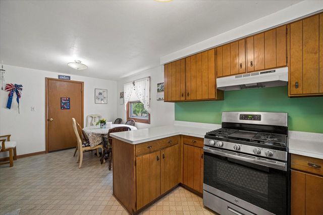 2181 S 88th STREET, West Allis, WI 53227