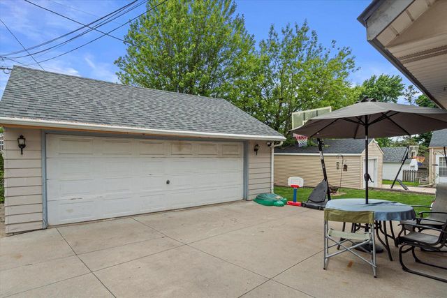 2181 S 88th STREET, West Allis, WI 53227