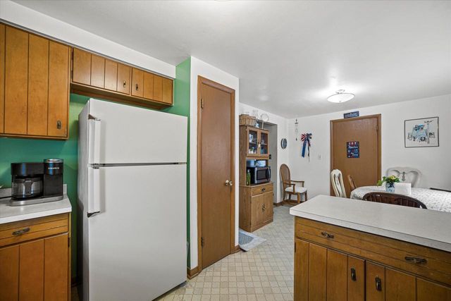 2181 S 88th STREET, West Allis, WI 53227