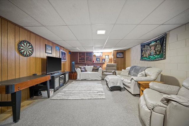 2181 S 88th STREET, West Allis, WI 53227