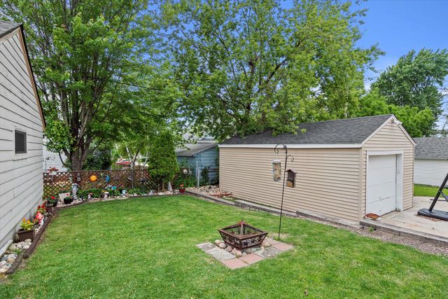 2181 S 88th STREET, West Allis, WI 53227