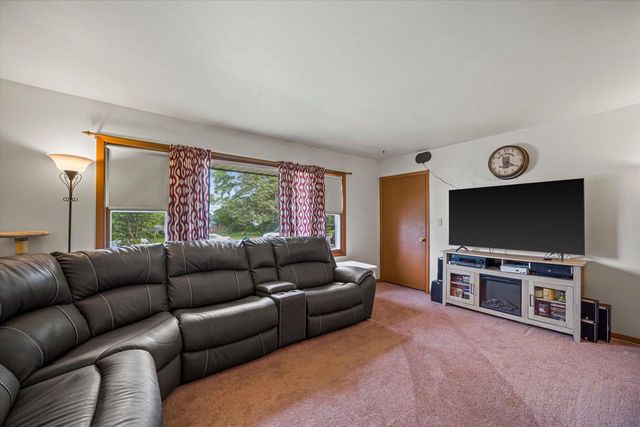 2181 S 88th STREET, West Allis, WI 53227