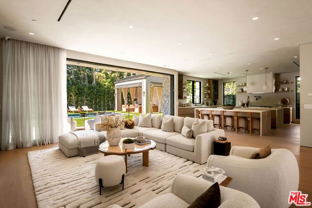 4165 Nagle Avenue, Sherman Oaks, CA 91423