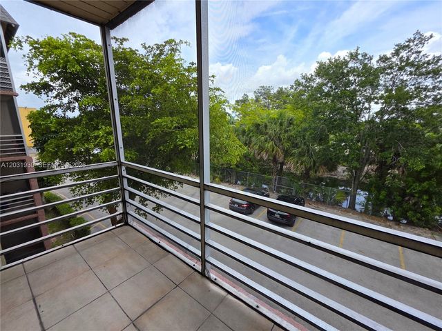 2800 NW 56th Ave E303, Lauderhill, FL 33313