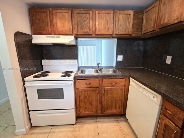2800 NW 56th Ave E303, Lauderhill, FL 33313