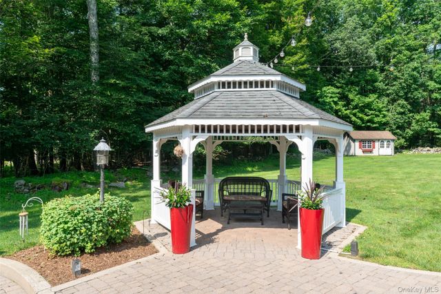 12 Oriole Drive, Woodstock, NY 12498