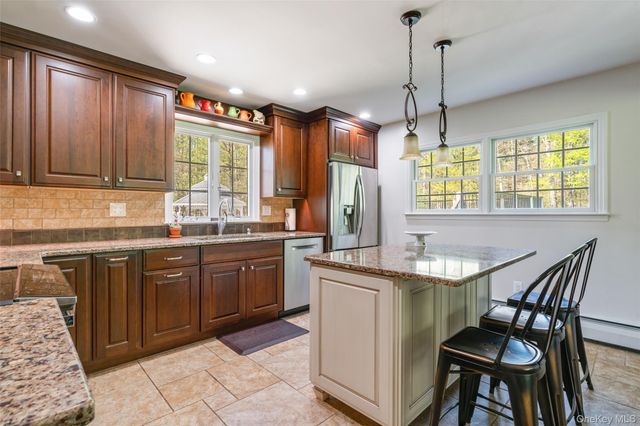 12 Oriole Drive, Woodstock, NY 12498