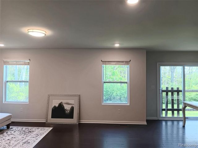 48430 Shagbark Lane, Belleville, MI 48111
