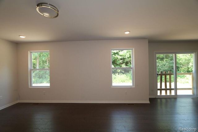 48430 Shagbark Lane, Belleville, MI 48111