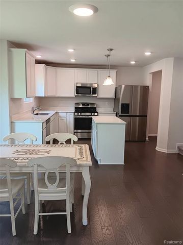 48430 Shagbark Lane, Belleville, MI 48111