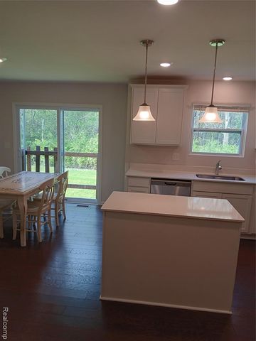 48430 Shagbark Lane, Belleville, MI 48111