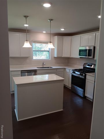 48430 Shagbark Lane, Belleville, MI 48111