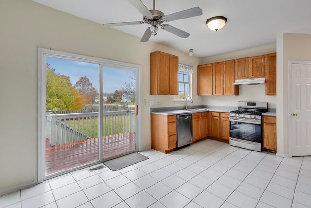 697 Providence Lane, Lindenhurst, IL 60046