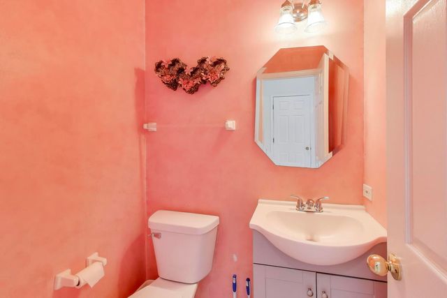 697 Providence Lane, Lindenhurst, IL 60046