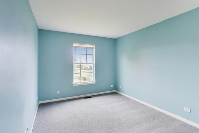 697 Providence Lane, Lindenhurst, IL 60046