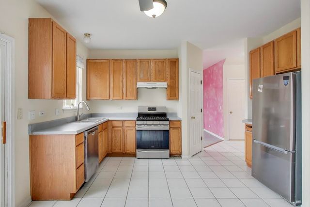 697 Providence Lane, Lindenhurst, IL 60046