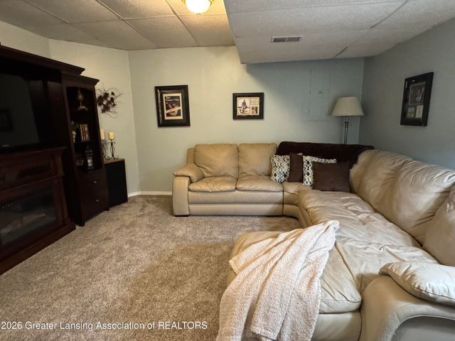 3923 Keller Road, Holt, MI 48842