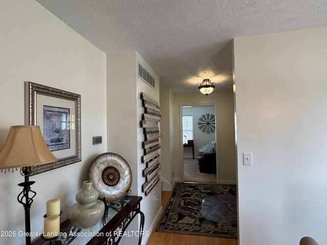 3923 Keller Road, Holt, MI 48842