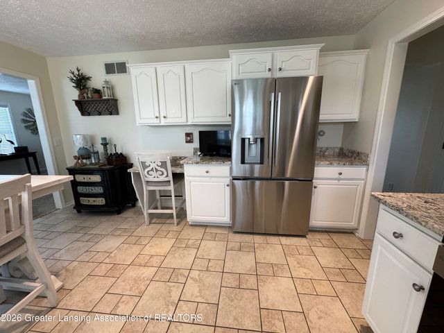 3923 Keller Road, Holt, MI 48842