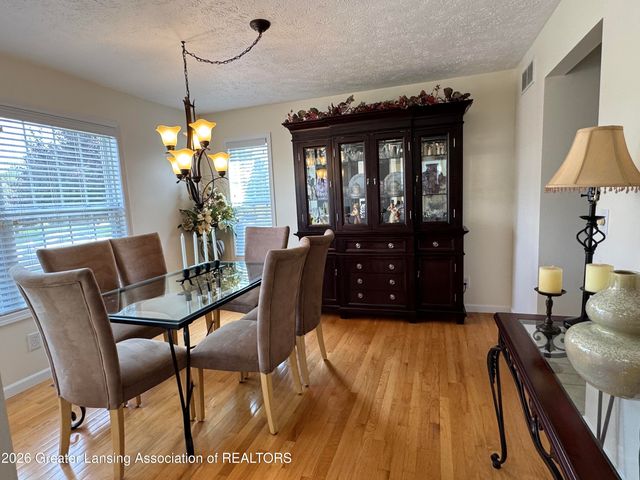 3923 Keller Road, Holt, MI 48842