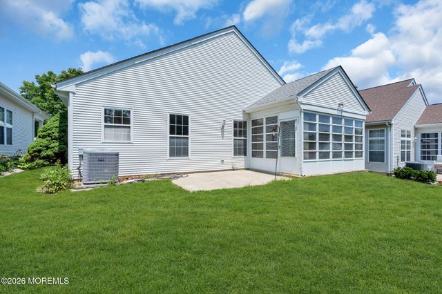 6 Greensprings Drive, Lakewood, NJ 08701