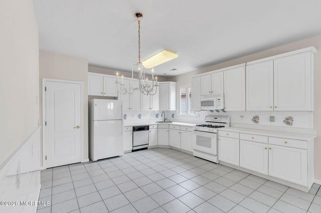 6 Greensprings Drive, Lakewood, NJ 08701
