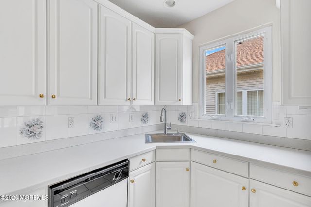 6 Greensprings Drive, Lakewood, NJ 08701