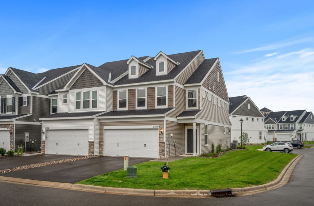 2570 Paddock Path, Shakopee, MN 55379