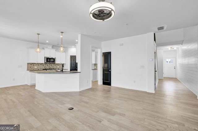221 Ellis Lane, Woodstock, GA 30189