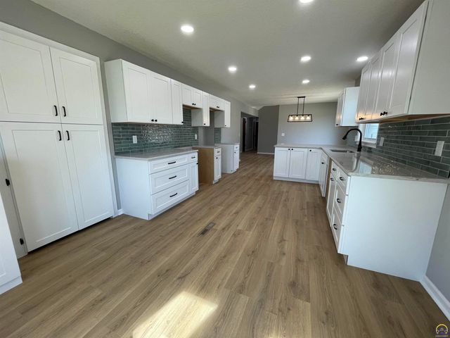 2401 West View Ter, Emporia, KS 66801