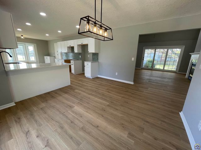 2401 West View Ter, Emporia, KS 66801