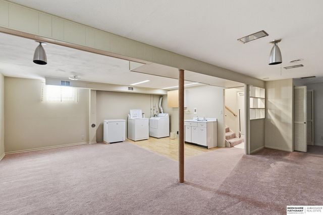 1721 N 84th Street, Omaha, NE 68114