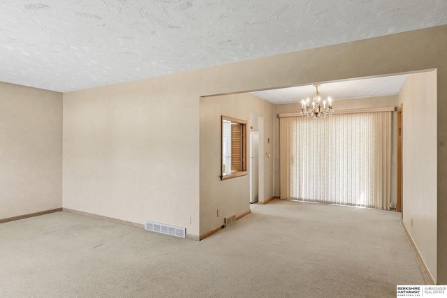 1721 N 84th Street, Omaha, NE 68114