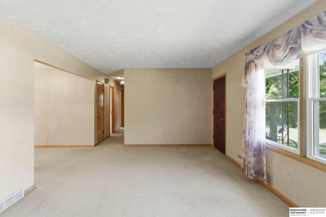 1721 N 84th Street, Omaha, NE 68114