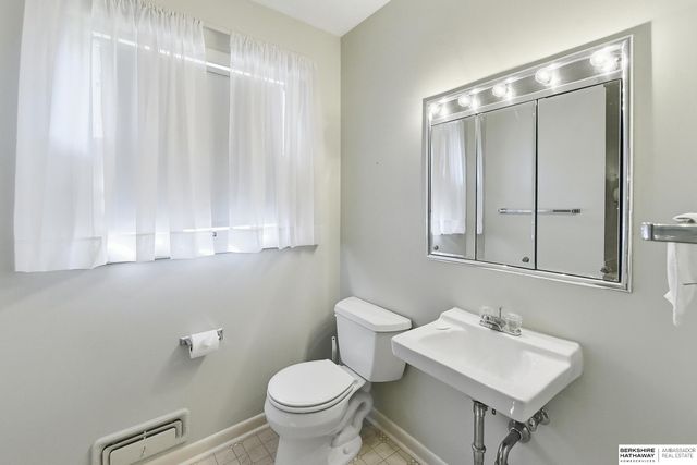 1721 N 84th Street, Omaha, NE 68114
