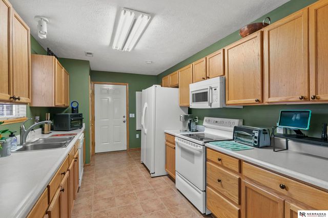 2464 NW 46th Street, Lincoln, NE 68524