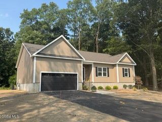 2 Michael Drive, Colonie, NY 12303