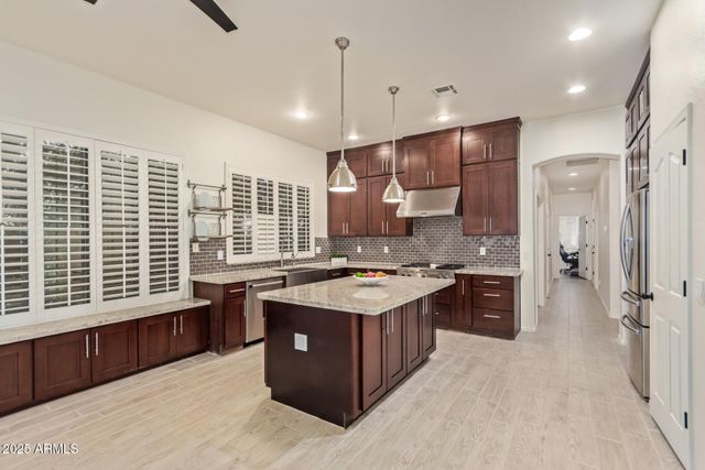 549 E SHEFFIELD Avenue, Gilbert, AZ 85296