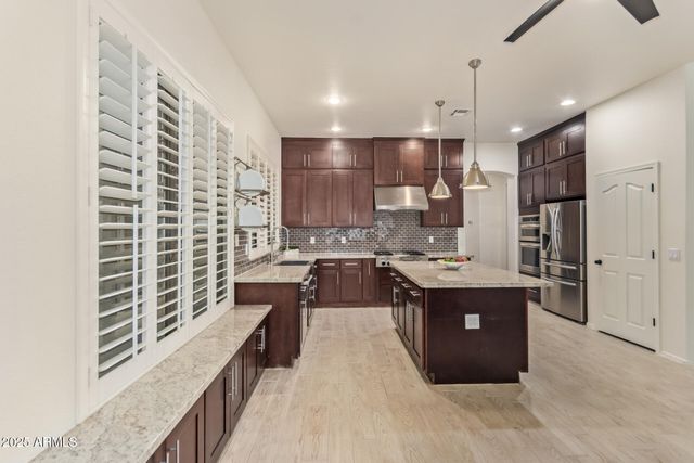 549 E SHEFFIELD Avenue, Gilbert, AZ 85296