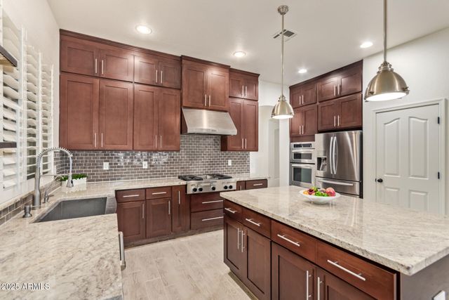 549 E SHEFFIELD Avenue, Gilbert, AZ 85296