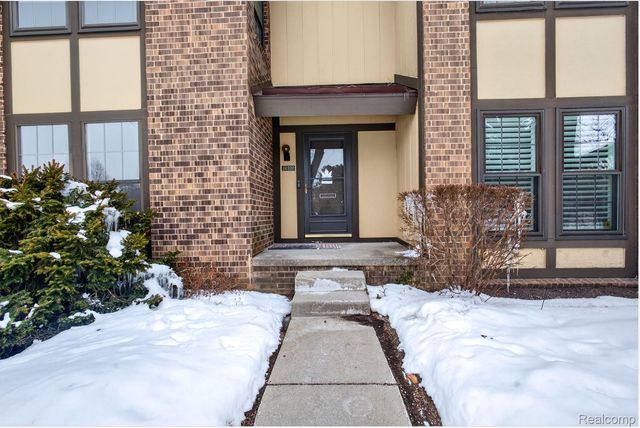 24900 Glenbrooke Drive, Southfield, MI 48033