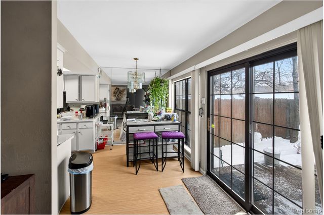 24900 Glenbrooke Drive, Southfield, MI 48033