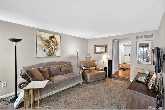 24900 Glenbrooke Drive, Southfield, MI 48033