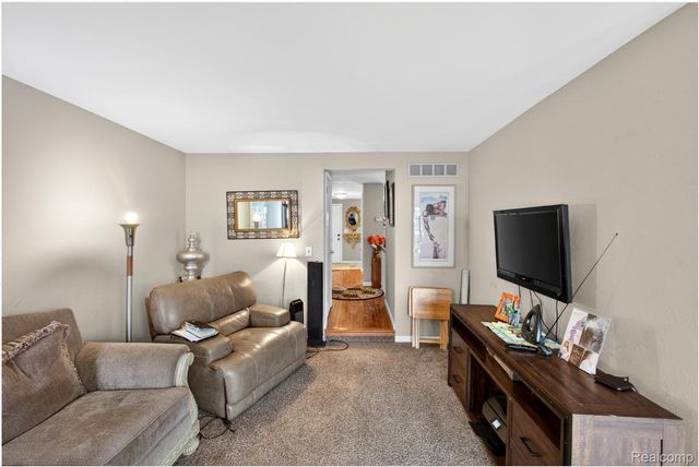 24900 Glenbrooke Drive, Southfield, MI 48033