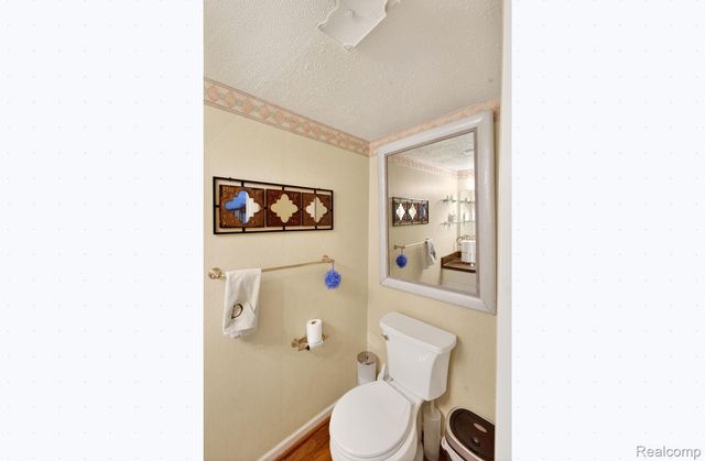 24900 Glenbrooke Drive, Southfield, MI 48033