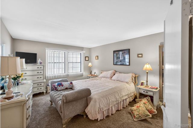 24900 Glenbrooke Drive, Southfield, MI 48033