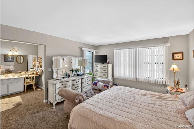 24900 Glenbrooke Drive, Southfield, MI 48033