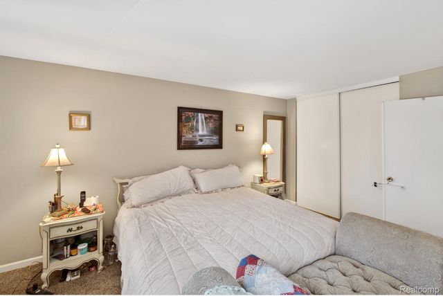 24900 Glenbrooke Drive, Southfield, MI 48033